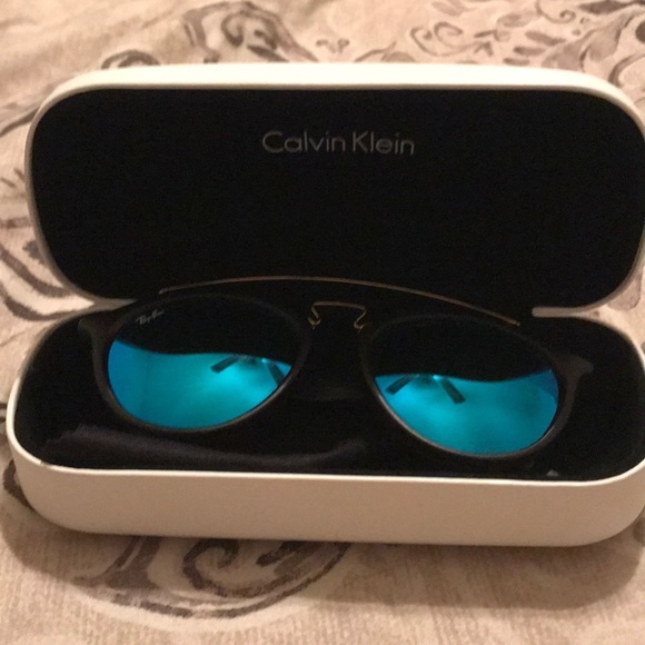 Sunglasses - Picture 2 of 8